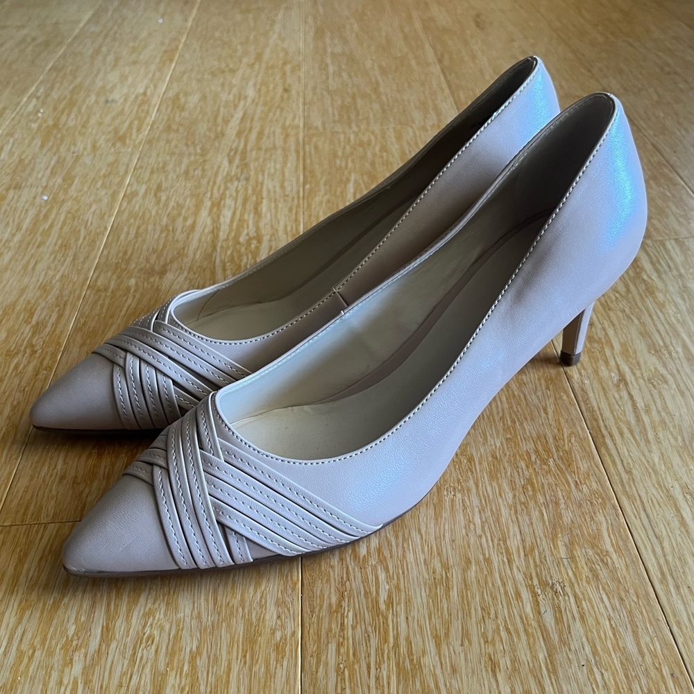 NWOT Nine West Kitten Heels